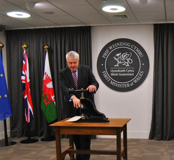 Cyfraith arloesol yn ymwneud â Rhentu Cartrefi yn cael Cydsyniad Brenhinol