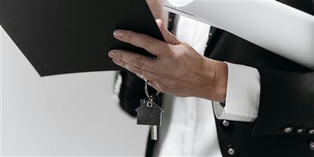 Gorfodi: A oes tegwch yn y sector?