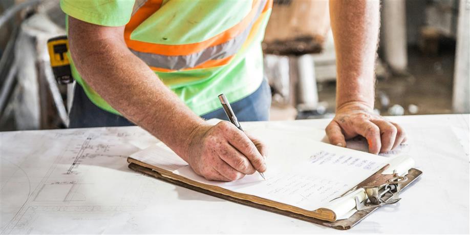 Deddfwriaeth newydd i wella diogelwch adeiladau