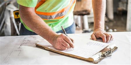 Deddfwriaeth newydd i wella diogelwch adeiladau