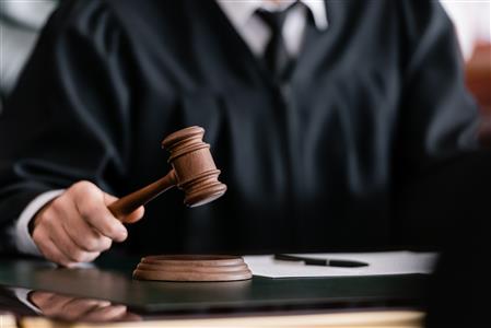 Landlord o Abertawe yn cael dirwy am doriadau Rhentu Doeth Cymru